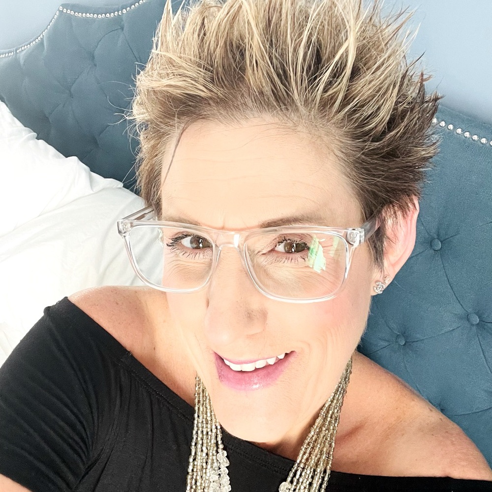 Meet your Posher, Lori